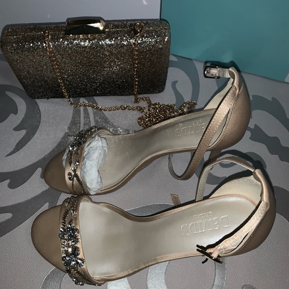 Fridaycloset - Picture 1 of 3